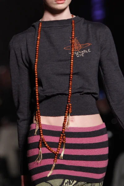 Look 3